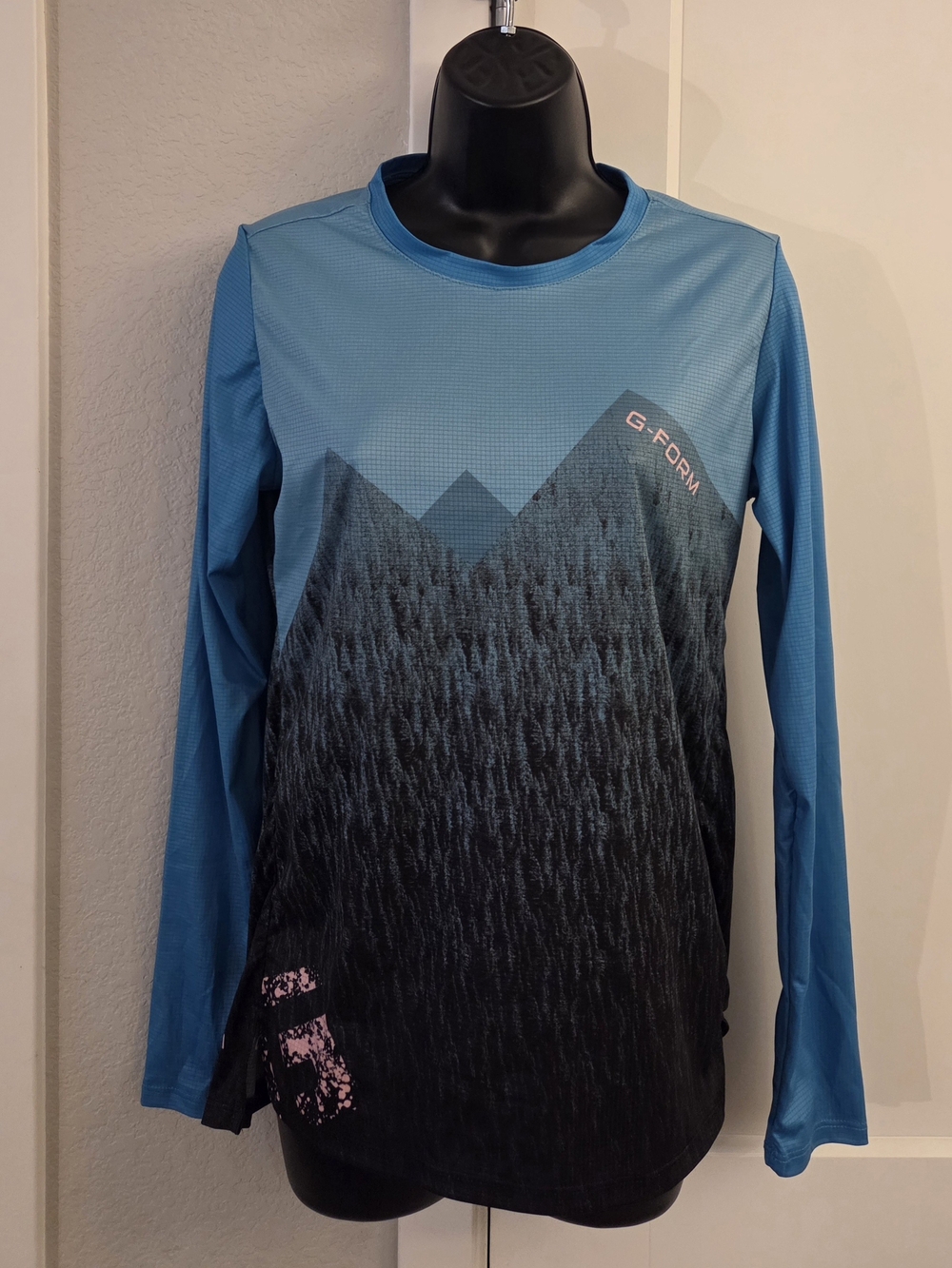 G-Form Blue Gradient Mountain Print Long Sleeve Women's Jersey - Small
